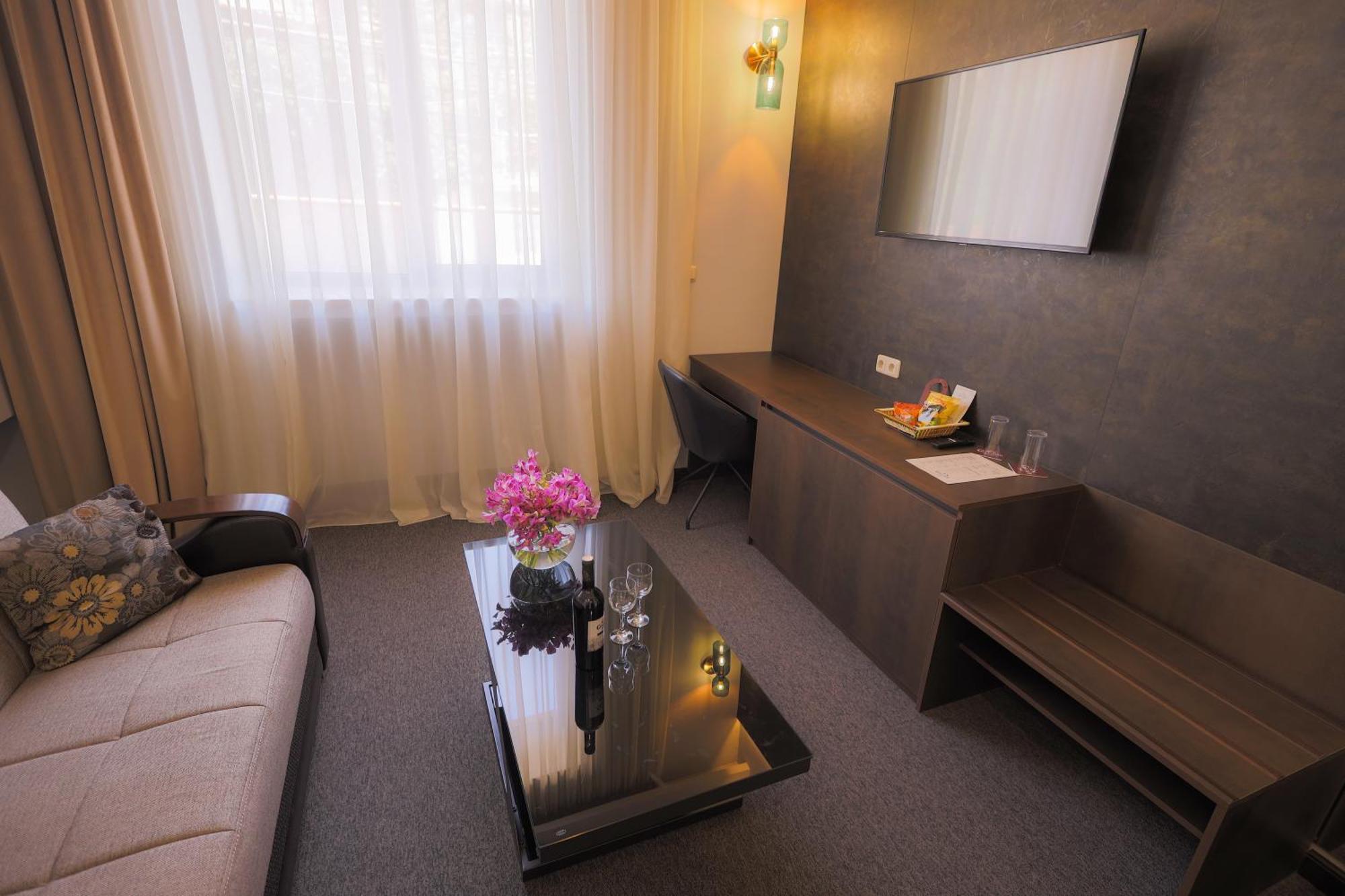 Cascade Hotel Ереван Екстериор снимка