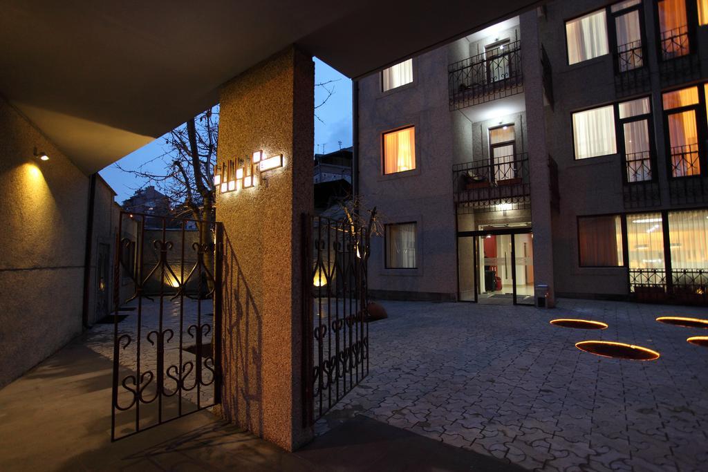 Cascade Hotel Ереван Екстериор снимка